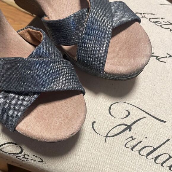 TOMS Sienna Metallic Denim Strappy Wedge Sandals NEW sz 6.5 - Picture 9 of 12